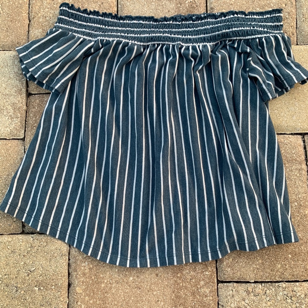 American Eagle off the shoulder top